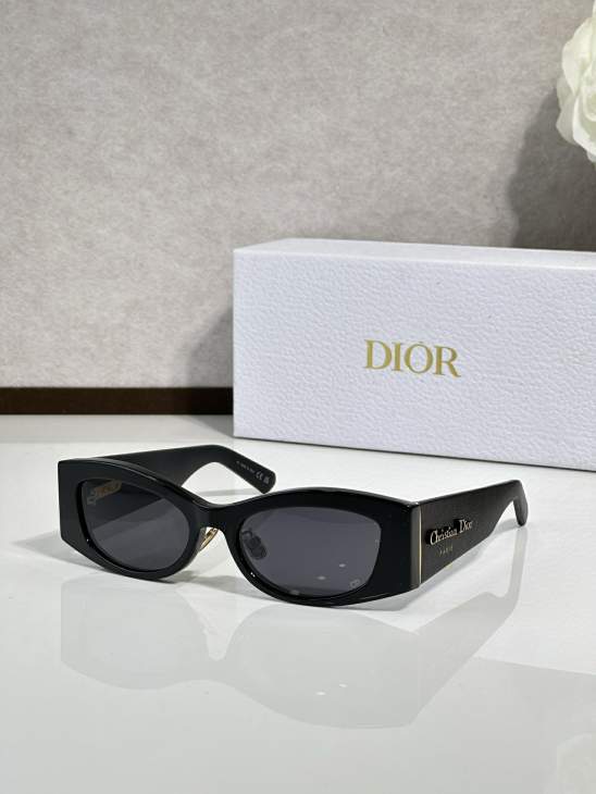 Picture of Dior Sunglasses _SKUfw77097927fw